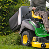 Trattorino rasaerba con raccolta John Deere X147 R con motore da 656cm3