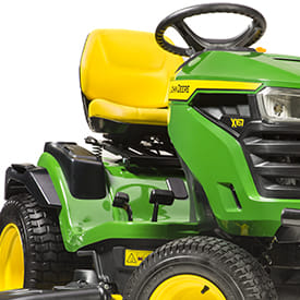 Trattorino rasaerba a scarico laterale John Deere X167 da 724cc con piatto di taglio da 122cm.