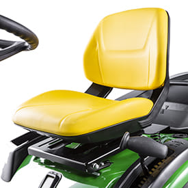 Trattorino rasaerba a scarico laterale John Deere X167 da 724cc con piatto di taglio da 122cm.