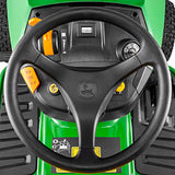 Trattorino rasaerba a scarico laterale John Deere X167 da 724cc con piatto di taglio da 122cm.