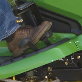 Trattorino rasaerba con raccolta John Deere X350 R con motore da 726 cc