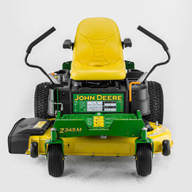 Trattorino rasaerba a scarico laterale John Deere Z515 E a sterzata zero da 708cm3 con piatto di taglio da 122cm.