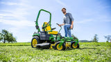 Trattorino rasaerba a scarico laterale John Deere Z545R a sterzata zero da 724cm3 con piatto di taglio da 122cm.